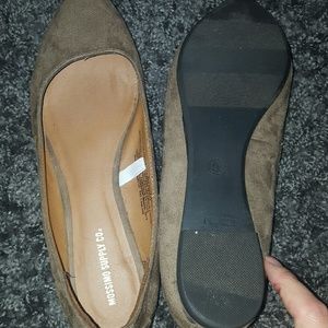 Tan flats